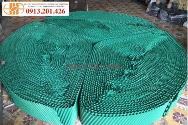 Tấm tản nhiệt tháp giải nhiệt với cấu trúc gân nổi giúp phân bổ nước và trao đổi nhiệt tối ưu