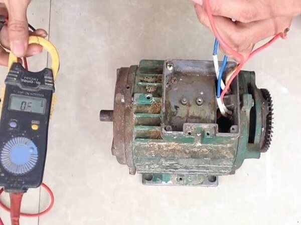 Motor điện bị cháy do tình trạng quá dòng và điện áp không ổn định